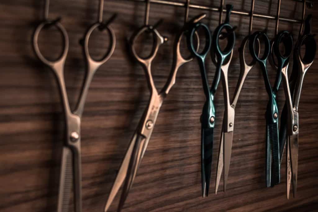 how to thin your hair with thinning scissors