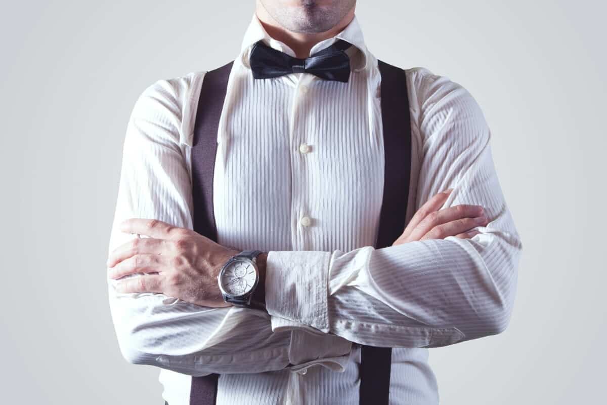 How to Wear Suspenders With a Vest?