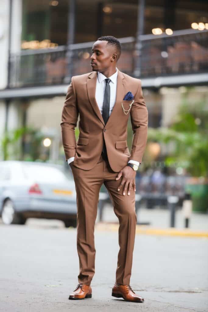 Fashionable shoe colors for brown pants
