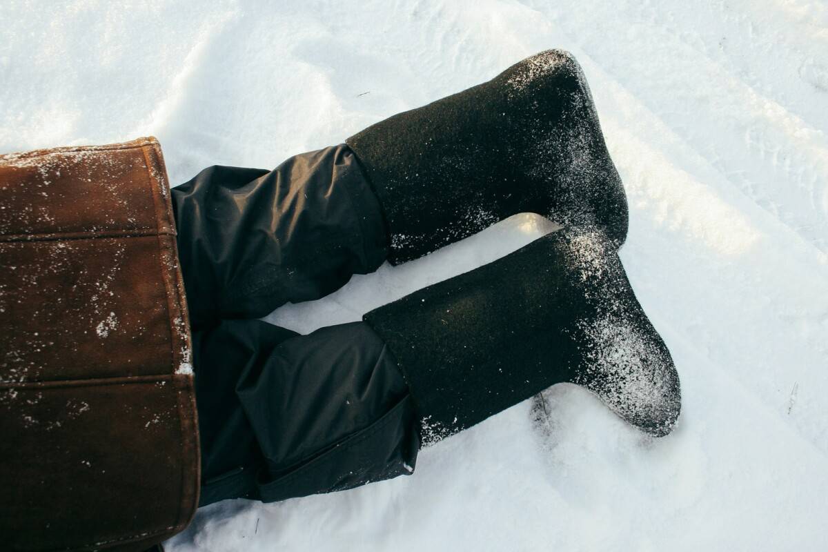 What to Wear Under Snow Pants