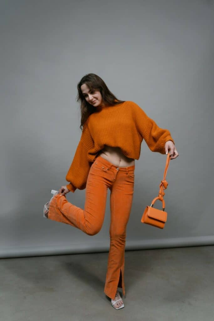 What to Wear With Orange Pants