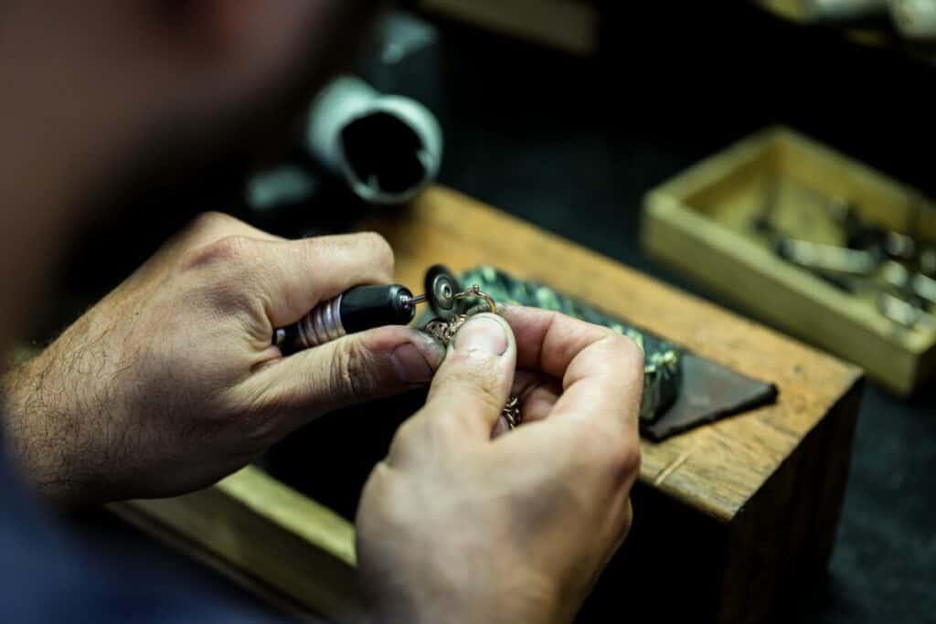 How to Become a Jeweler
